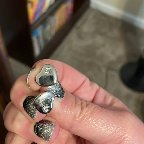 New in package heart stud earrings - Picture 2 of 5